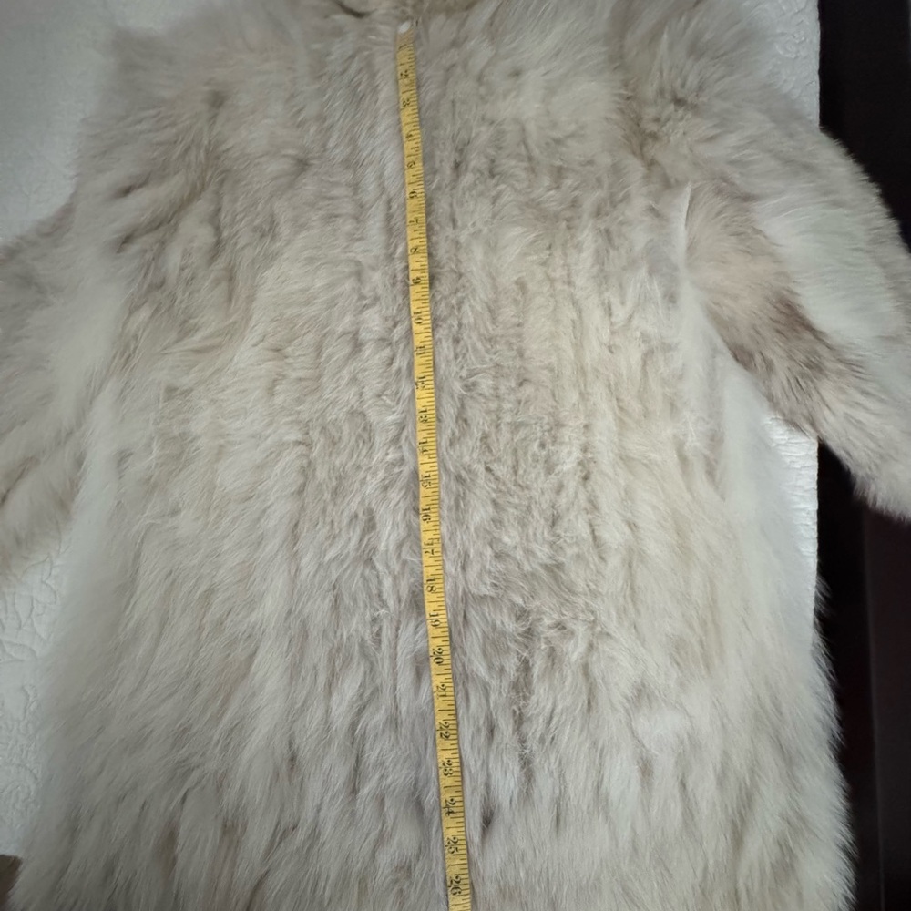 Beautiful Vintage Silver Fox Fur Coat by Saga - Picture 5 of 10